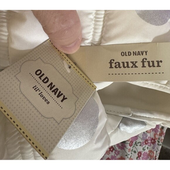 NWT Old Navy White Silver Polka Dot Baby Puffer Vest Size 3-6 Months Adorable - Picture 7 of 9